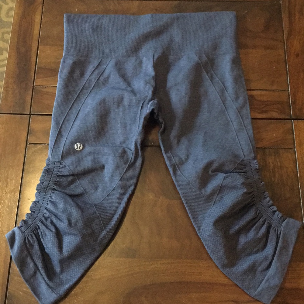 Lululemon in the flow crop II - navy - Picture 4 of 6